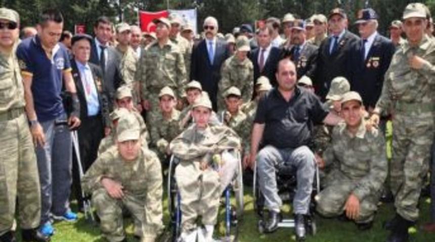 1 G&uuml;nl&uuml;ğ&uuml;ne Askerlik Yaptılar