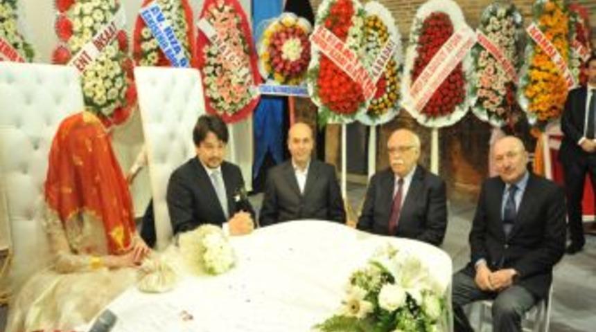 Nikah Şahitliği Yapan Bakan Avcı'dan &Ccedil;ifte Ilgin&ccedil; Hitap: Siz Benim M&uuml;şterimsiniz