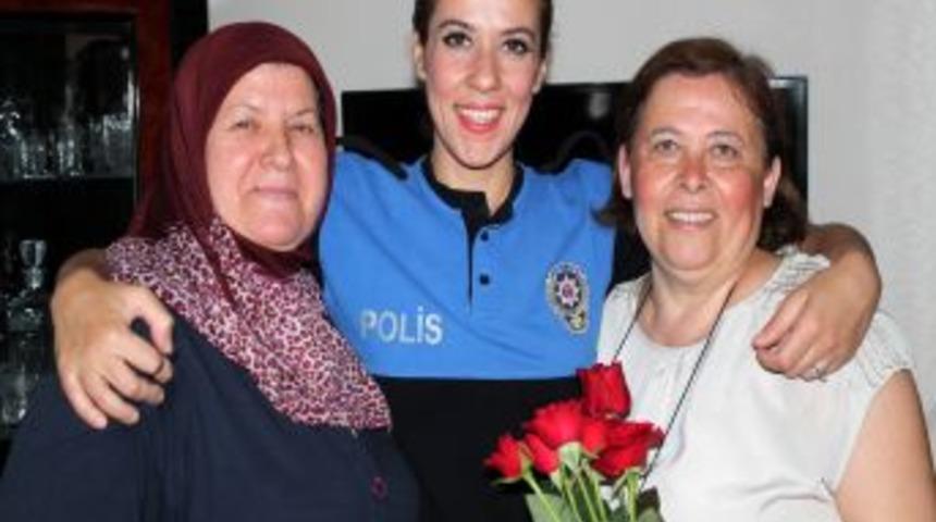 Polisler Anneler G&uuml;n&uuml;'n&uuml; Unutmadı