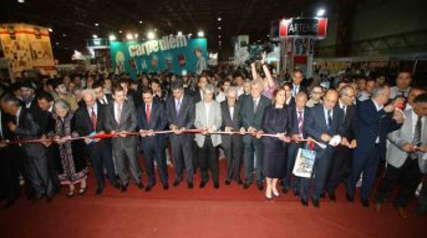 5. Kocaeli Kitap Fuarı Renkli G&ouml;r&uuml;nt&uuml;lerle A&ccedil;ıldı