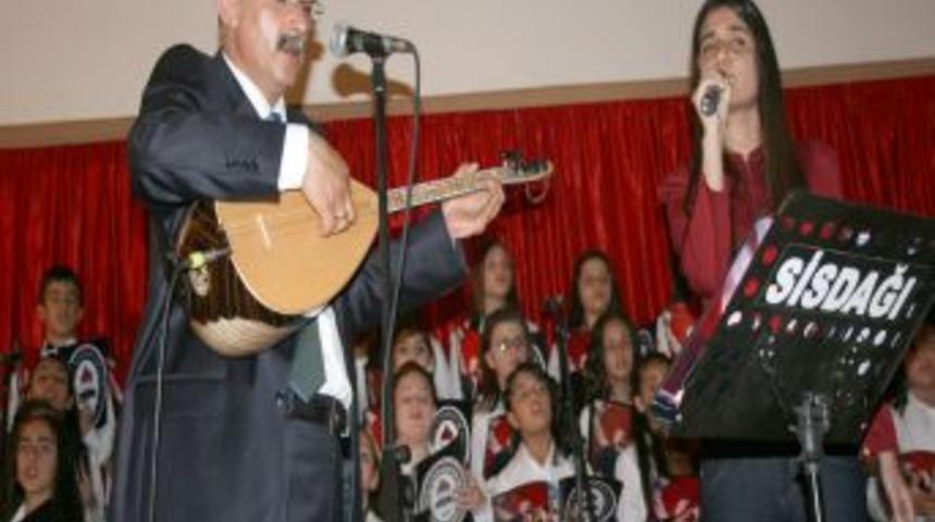 &Ouml;ğrencilerden T&uuml;rk&uuml; Ziyafeti