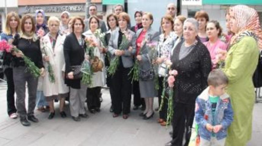 Mhp Kadın Kolları&rsquo;ndan, Annelere Karanfil