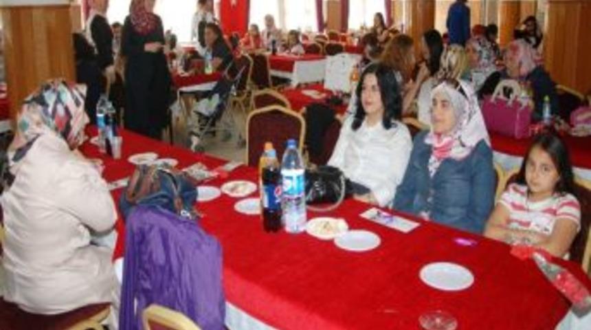 Aksaray'da Sağlık Sen&rsquo;den Annelere &Ouml;zel Kutlama