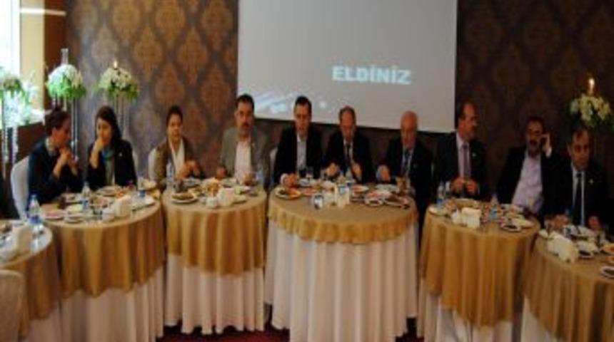 AK Parti Milletvekilleri &Ccedil;&ouml;z&uuml;m I&ccedil;in Sahaya Indi