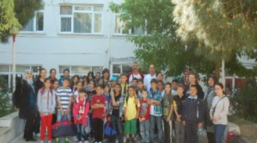 İzmirli Öğrencilerden Şehitlik Ziyareti