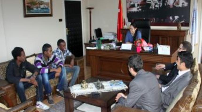 Somalili &Ouml;ğrencilerden Anneler G&uuml;n&uuml; S&uuml;rprizi