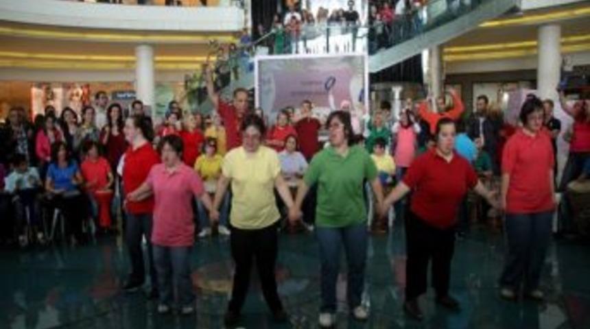 Engellilerden Ritimli M&uuml;zik Şovu