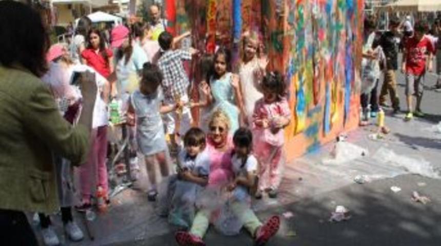 Çocuklar Anneleri İçin Resim Yaptı