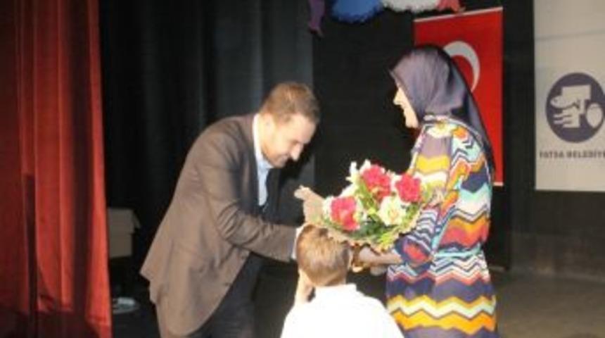 Dumlupınar İlkokulu Yılın Annesini Se&ccedil;ti