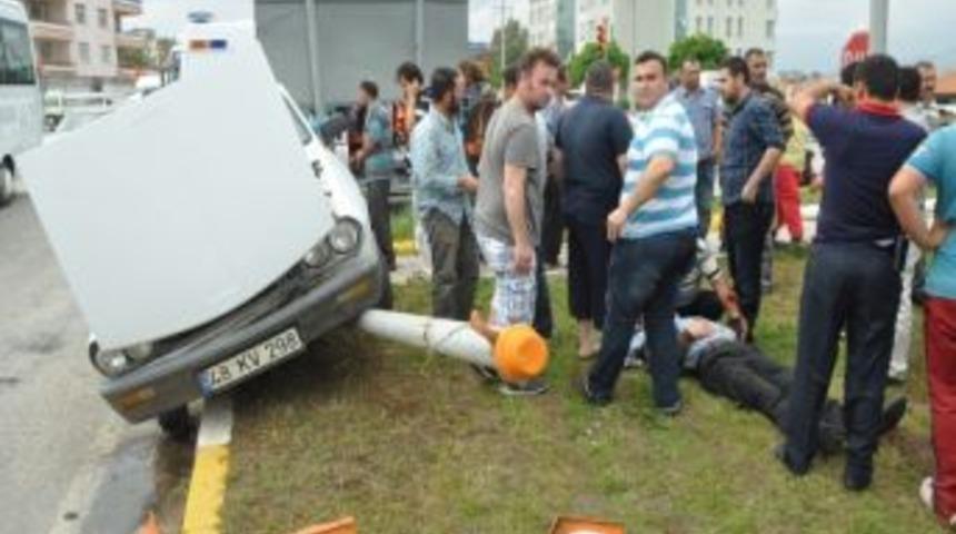 Vukuatlı Kavşakta Can Pazarı; 2 Yaralı