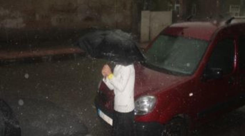 Yağmur Hayatı Fel&ccedil; Etti