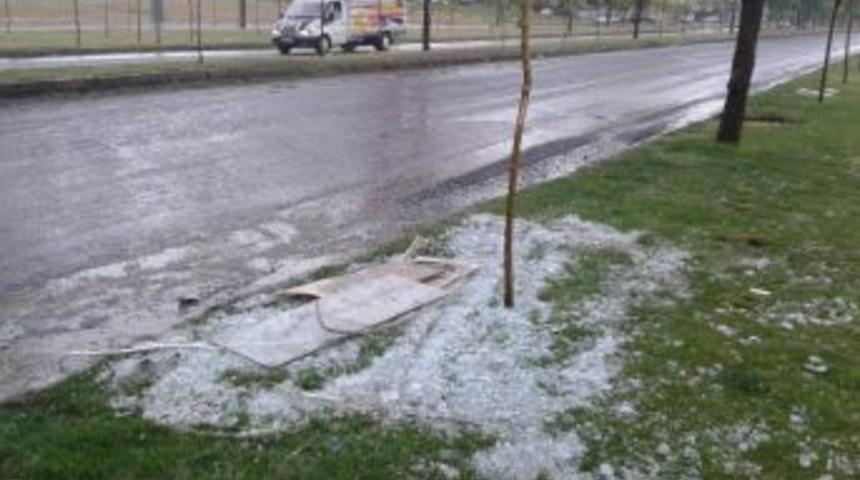 Üst Geçidin Tavan Camı Yola Uçtu