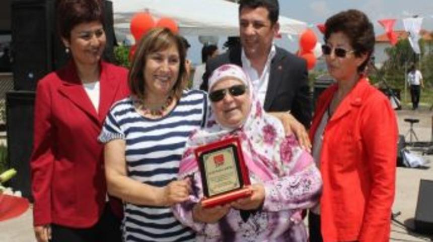 Selvi Kılı&ccedil;daroğlu Urla&rsquo;da Anneler G&uuml;n&uuml; Etkinliğine Katıldı