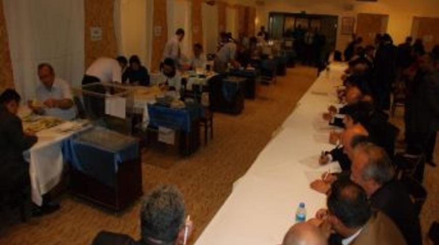 Başkan Arat&rsquo;ın Listesi Se&ccedil;imleri &Ouml;nde Tamamladı