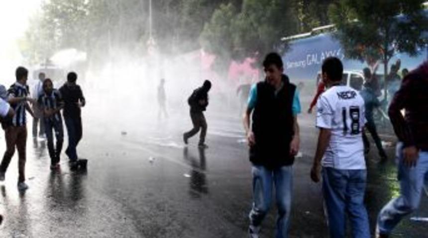 Beşiktaş Ma&ccedil;ı &Ouml;ncesi İn&ouml;n&uuml; Stadı &Ouml;n&uuml;nde Olaylar &Ccedil;ıktı