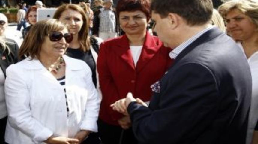 Selvi Kılı&ccedil;daroğlu, Otistik &Ccedil;ocuklarla Kordon&rsquo;da Fayton Turu Yaptı