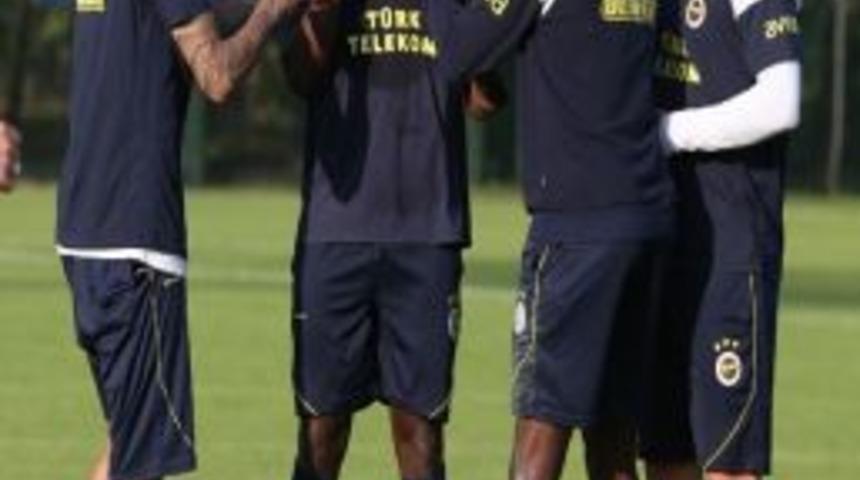 Fenerbah&ccedil;e, Galatasaray I&ccedil;in &Ccedil;alışıp Kampa Girdi