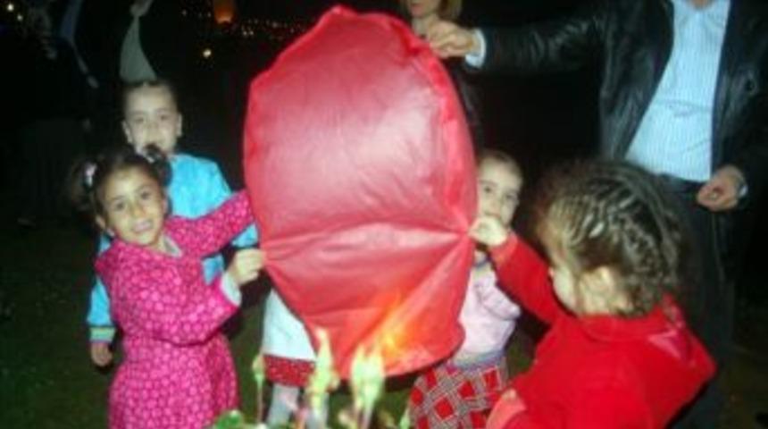 Minik &Ouml;ğrenciler Şenlikte Dilek Feneri U&ccedil;urdu