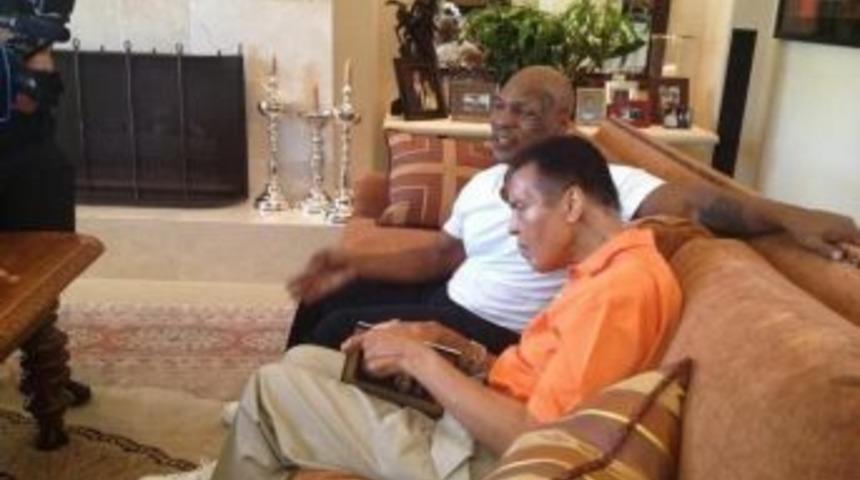 "muhammet Ali'nin Ellerine Bakın"