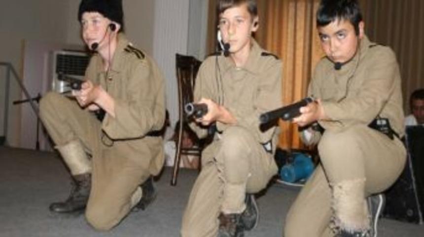 Altınovalı Gençler Ayakta Alkışlandı