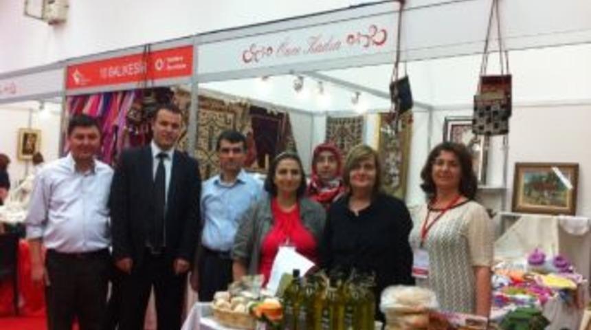 Milletvekili Akova El Emeği Sergisine Katıldı