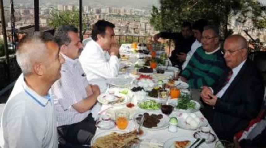 Baykal, CHP'yi Birlik Beraberliğe &Ccedil;ağırdı