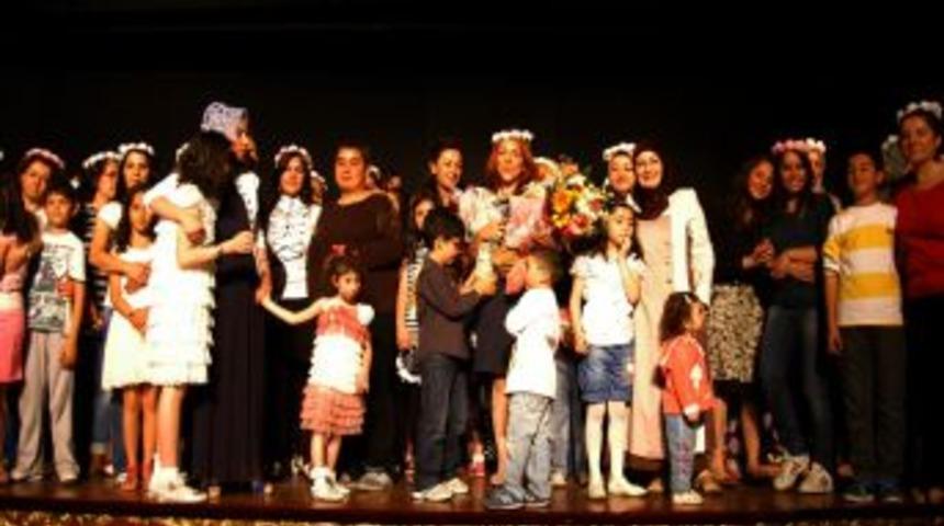 Minikler Anneler I&ccedil;in Tiyatro Oynadı