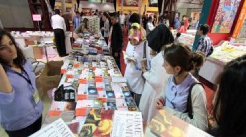 Kitap Fuarına İlk G&uuml;nde 59 Bin Ziyaret&ccedil;i