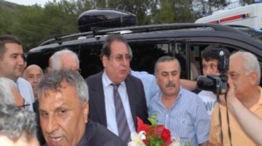 Başkan &Ouml;zcan İl&ccedil;eleri Geziyor