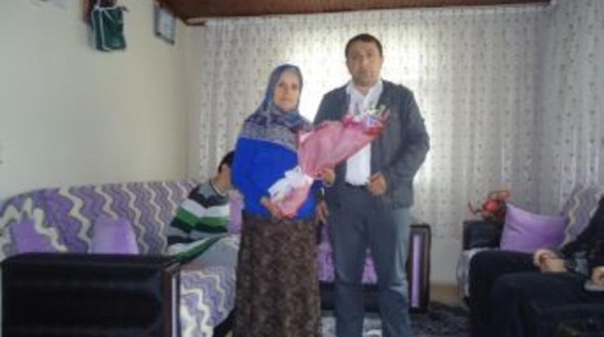 Şehit Annesine Anneler G&uuml;n&uuml; Ziyareti