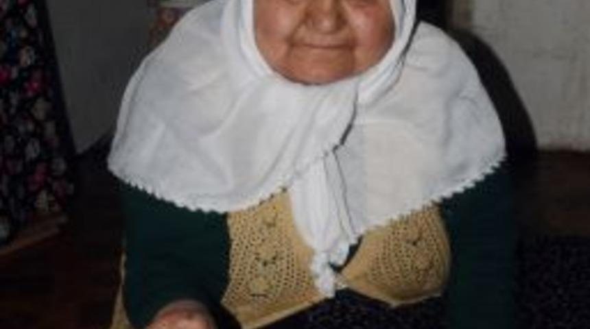 Torunlarına Hem Annelik Hem Babalık Yapıyor