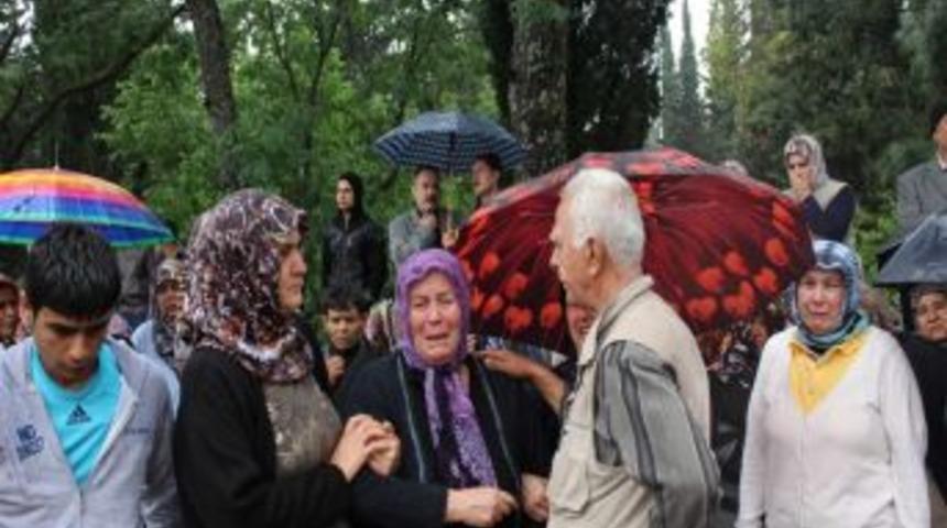 Anneler G&uuml;n&uuml; Hediyesini Alırken Saldırıda &Ouml;ld&uuml;