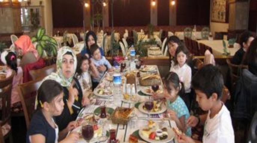 &lsquo;Annem Sen Bir Tanesin&rsquo; Programında Buluştular