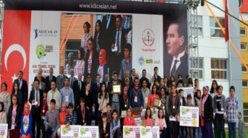 &Ouml;ğrencisi, &Ouml;ğretmeni Ve Işadamı Kitap Okumanın Keyfini Birlikte Yaşadı