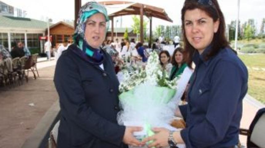 Milletvekili Fevai Arslan'ın Eşi Se&ccedil;il Arslan'dan Teşkilat &Uuml;yelerine Anneler G&uuml;n&uuml; Kahvaltısı