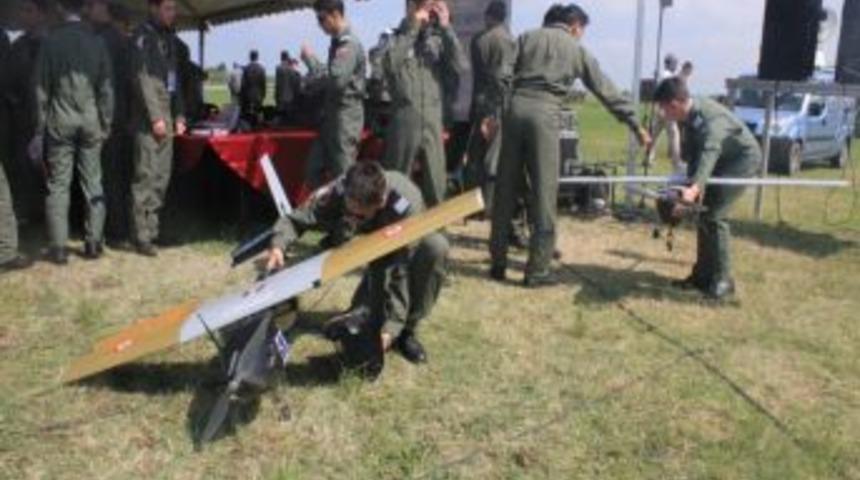 Model U&ccedil;aklar G&ouml;steri Yaptı