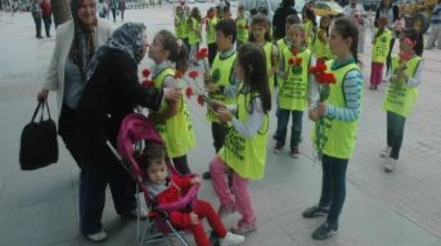 &Ccedil;evreci Miniklerden Anneler G&uuml;n&uuml; Kutlaması