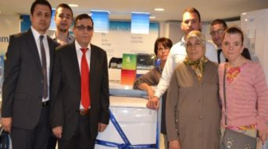 Yılın Annesi Hediyesini Aldı