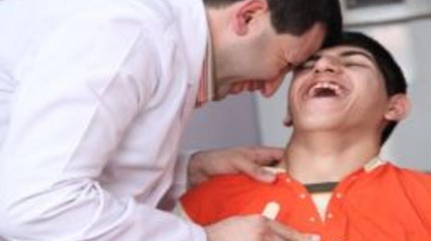 Sakarya B&uuml;y&uuml;kşehir Belediyesi 30 Engelli &Ouml;ğrencinin Daha Diş Taramasını Yaptı