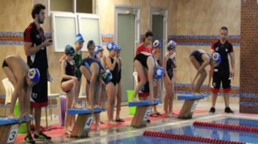 Fenerbah&ccedil;eli Minikler, Swim Fest Y&uuml;zme Yarışlarında Birinci Oldu