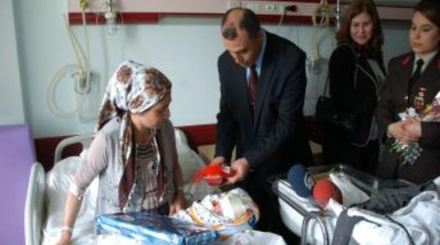 Diyarbakır Jandarma B&ouml;lge Komutanı Saldık, Anneleri Unutmadı