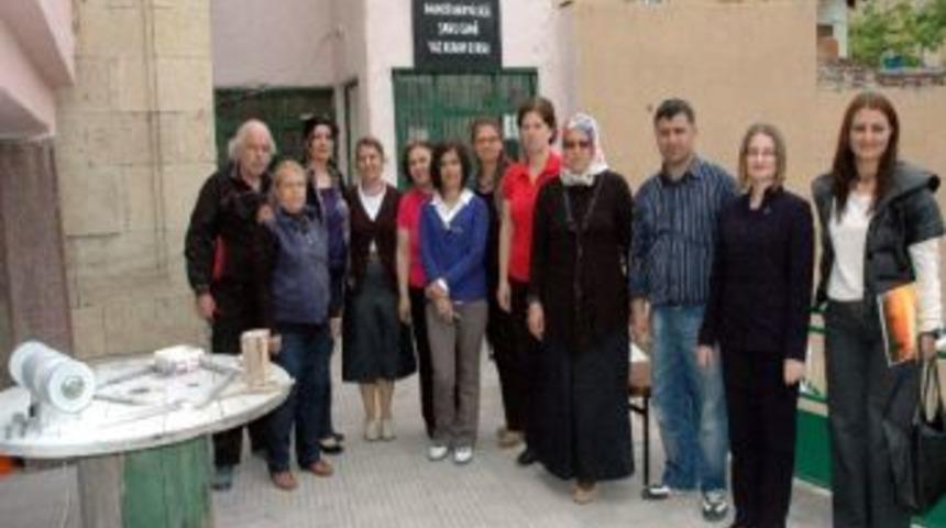 Camiler Annelere İş At&ouml;lyesi Oldu