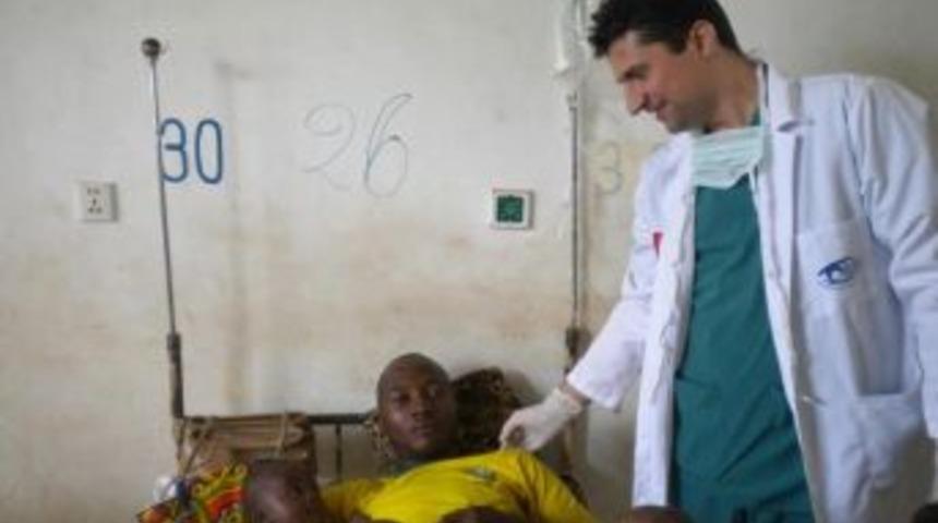 Kadirlili Doktor: Orta Afrika Cumhuriyeti Sağlık Bakanı'nı Muayene Ettik