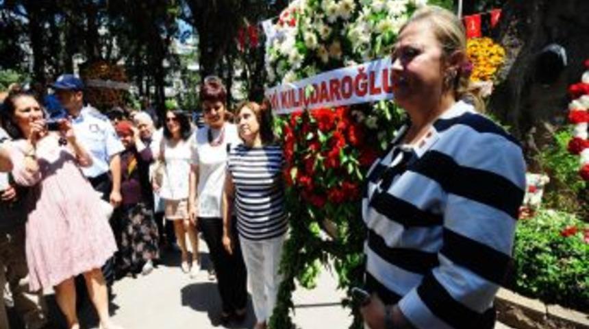 Z&uuml;beyde Hanım Kabri Başında Anıldı