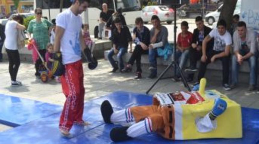 Gen&ccedil;ler Sigarayı Yerle Bir Etti