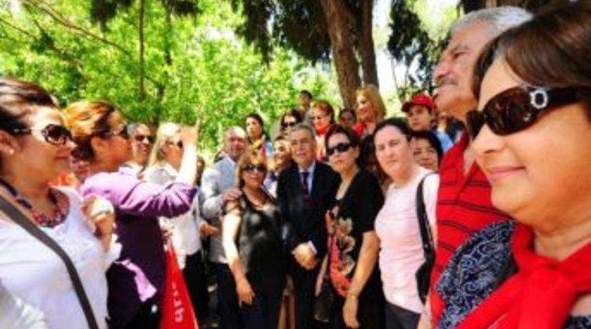 Z&uuml;beyde Hanım Kabri Başında Anıldı