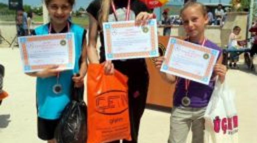 G&ouml;nen'de Geleneksel Atat&uuml;rk Gen&ccedil;lik Koşusu Yapıldı