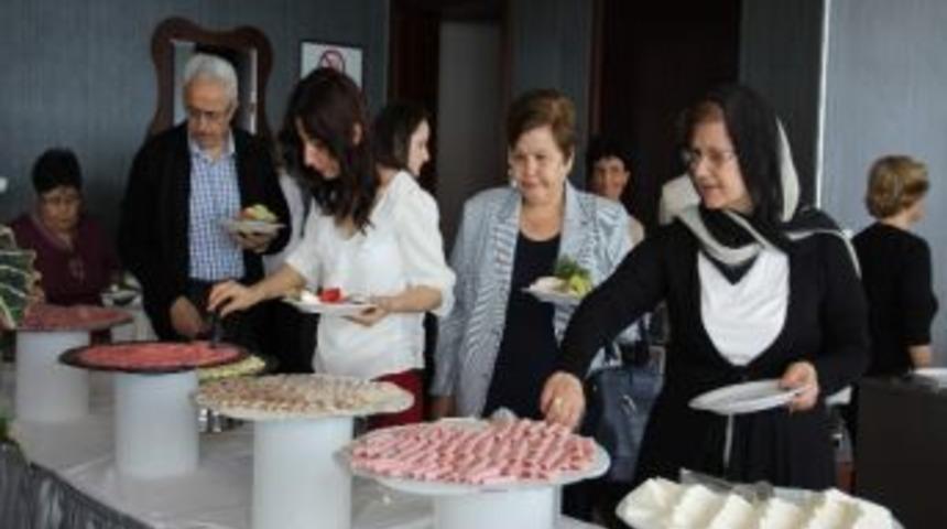 &Ccedil;ydd&rsquo;den, Annelere Kahvaltı