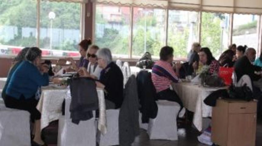 Chp Merkez İl&ccedil;e Kadın Kolları, Şehit Annelerin G&uuml;n&uuml;'n&uuml; Kutladı