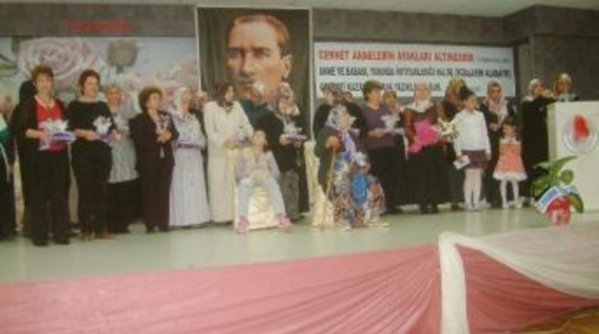 M&uuml;ft&uuml;l&uuml;k &Ouml;nc&uuml;l&uuml;ğ&uuml;nde Anneler G&uuml;n&uuml;